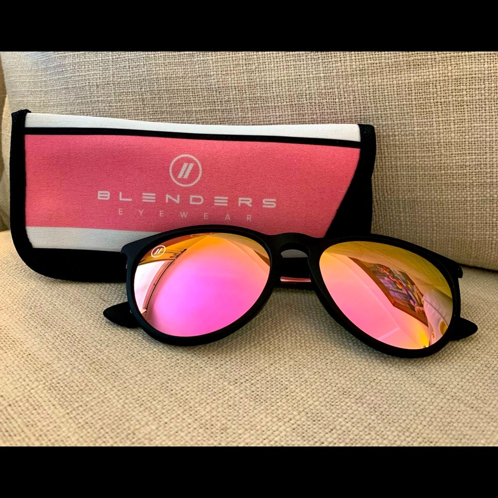 Blenders Rose Theater Sunglasses w/case